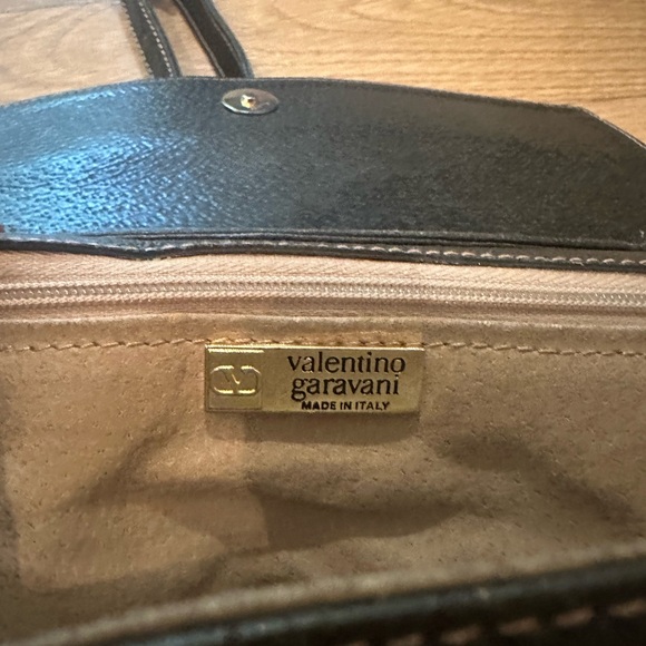 Vintage Valentino Garavani Crossbody - Picture 5 of 7